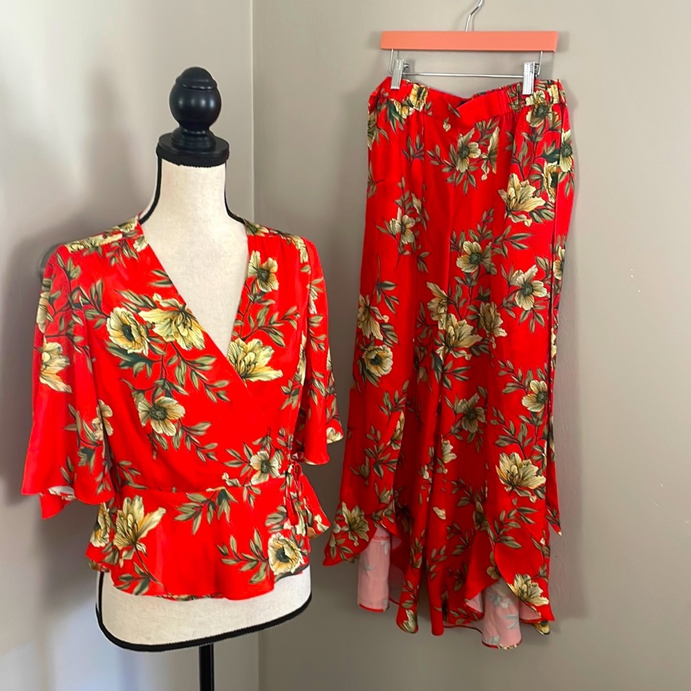 AVA & AIDEN wrap top and leaf print tulip hem pants orange like new floral